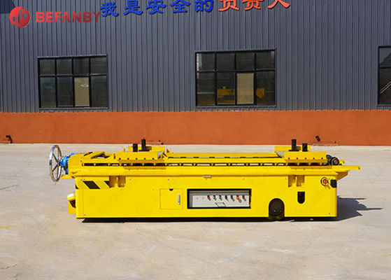 Équipement de levage, chariot de transfert routier jaune.